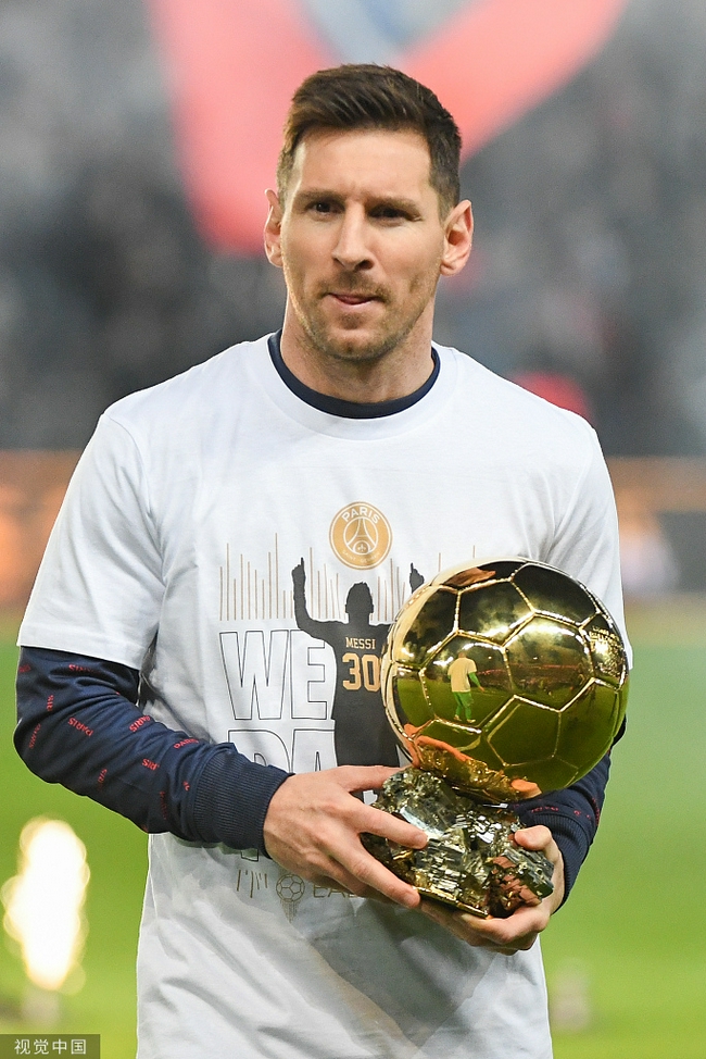 莱奥：阿莱格里对我没有太多具体要求，只是让我保持自由发挥（莱奥：阿莱格里没有过多具体要求，更鼓励我自由发挥）