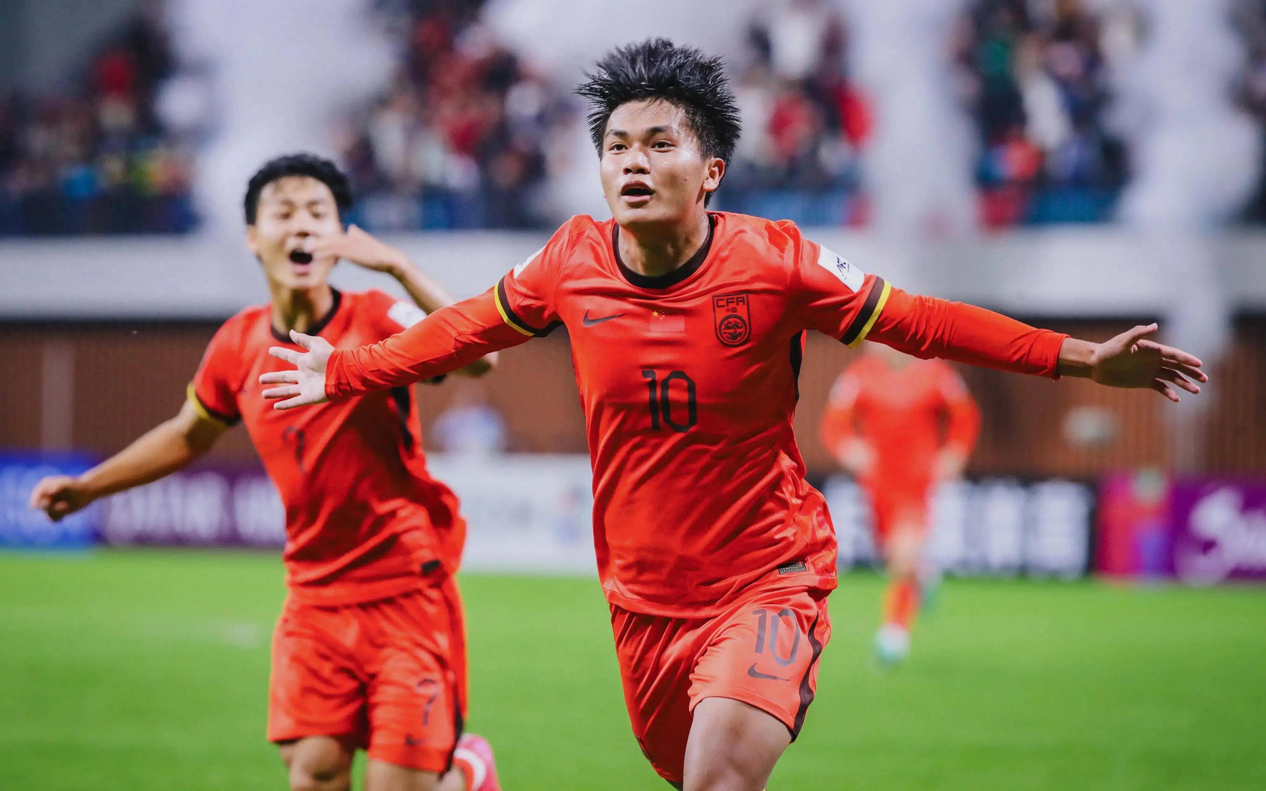 中超国内球员限薪500万元 俱乐部签“阴阳合同”将降级（中超国内球员年薪封顶500万，签“阴阳合同”的俱乐部将被降级）