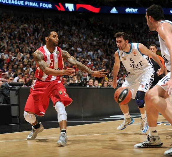 杜兰特稳定输出决定比赛走向（杜兰特稳健发挥左右战局）