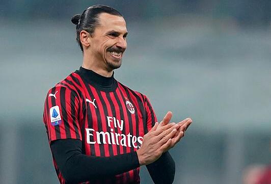 欧冠积分榜形势：拜仁阿森纳全胜，巴黎皇马遭首败，意甲陷危机（欧冠风云：拜仁、阿森纳全胜领跑，巴黎、皇马吞下首败，意甲告急）