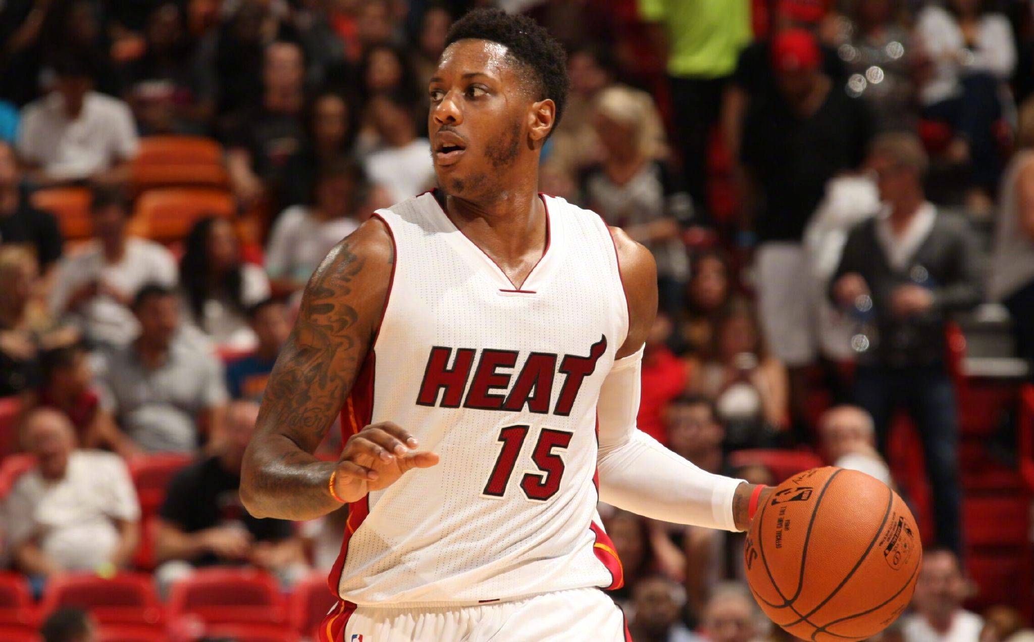 传记作者：莱万曾不满哈维的训练，他在波兰和拜仁都曾施压换帅（传记作者称：莱万不满哈维训练方式，曾在波兰与拜仁推动更换主帅）