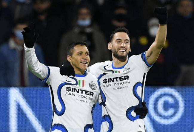 琼斯：奎因能看到很多中锋看不到的机会，让所有人参与进攻（琼斯：奎因能洞察中锋难以察觉的机会，带动全员参与进攻）